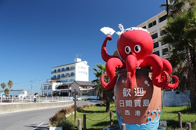 Greeted by a Giant Octopus! And More Octopuses Everywhere You Look!